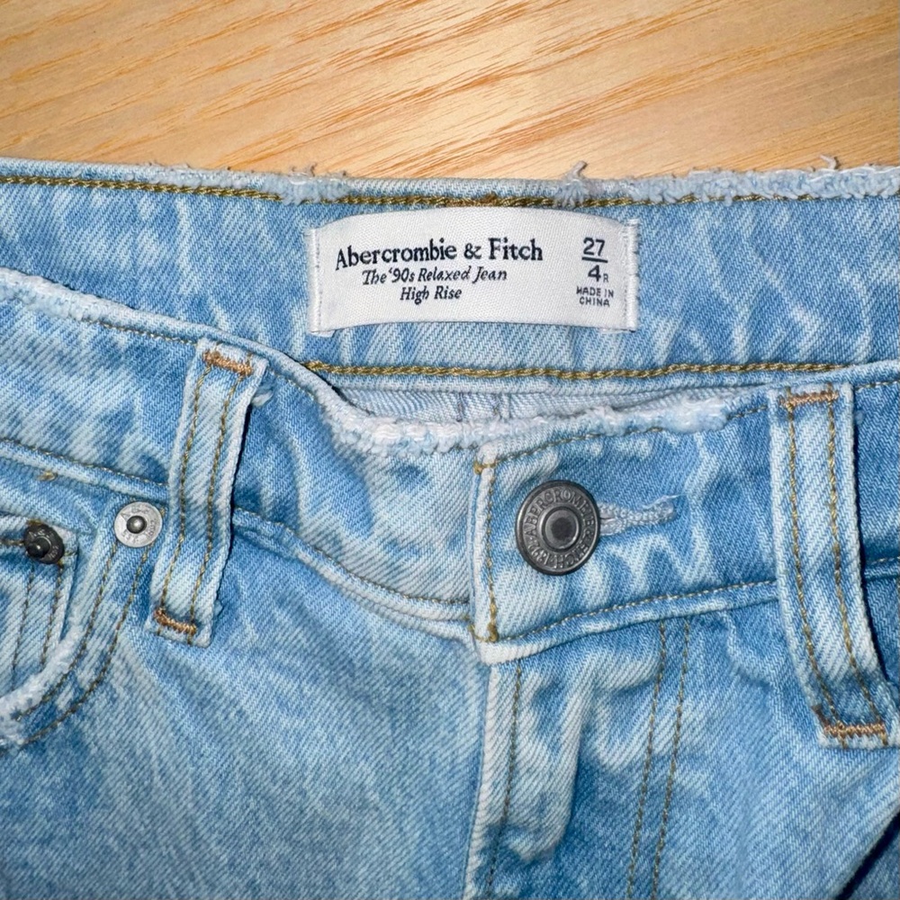 Abercrombie & Fitch 90s High Rise Relaxed Jeans Size 27